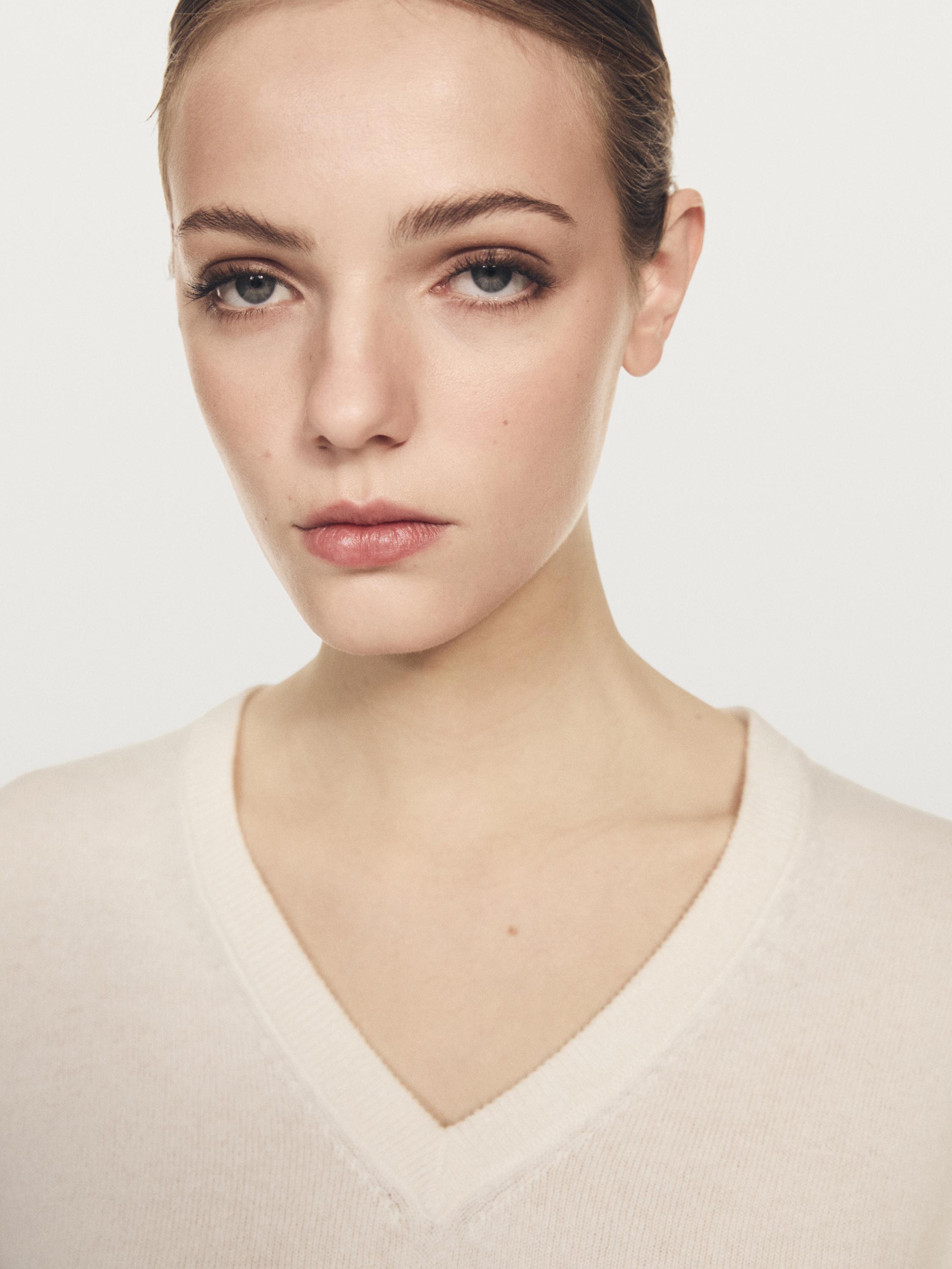 Knit 100% cashmere V-neck sweater